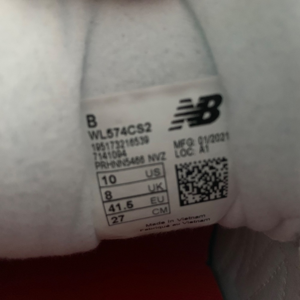 New Balance - Picture 3 of 4